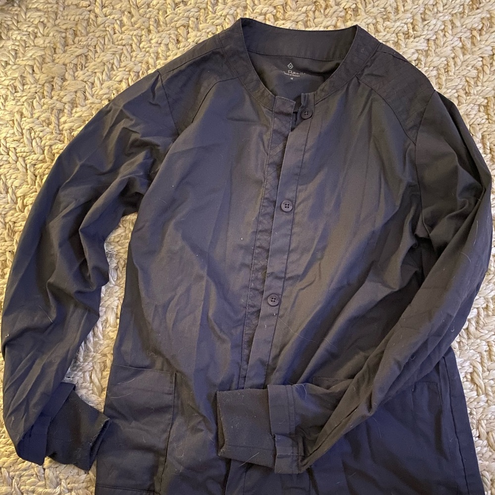 Vera Bradley M grey button down scrub jacket - womens